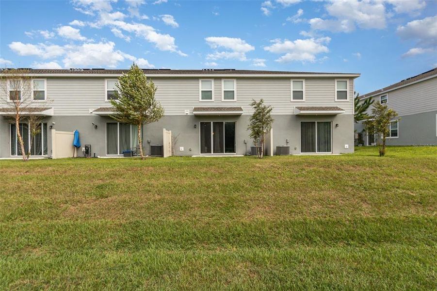 Exterior details and patio area of a home in , Clermont (Image 2).