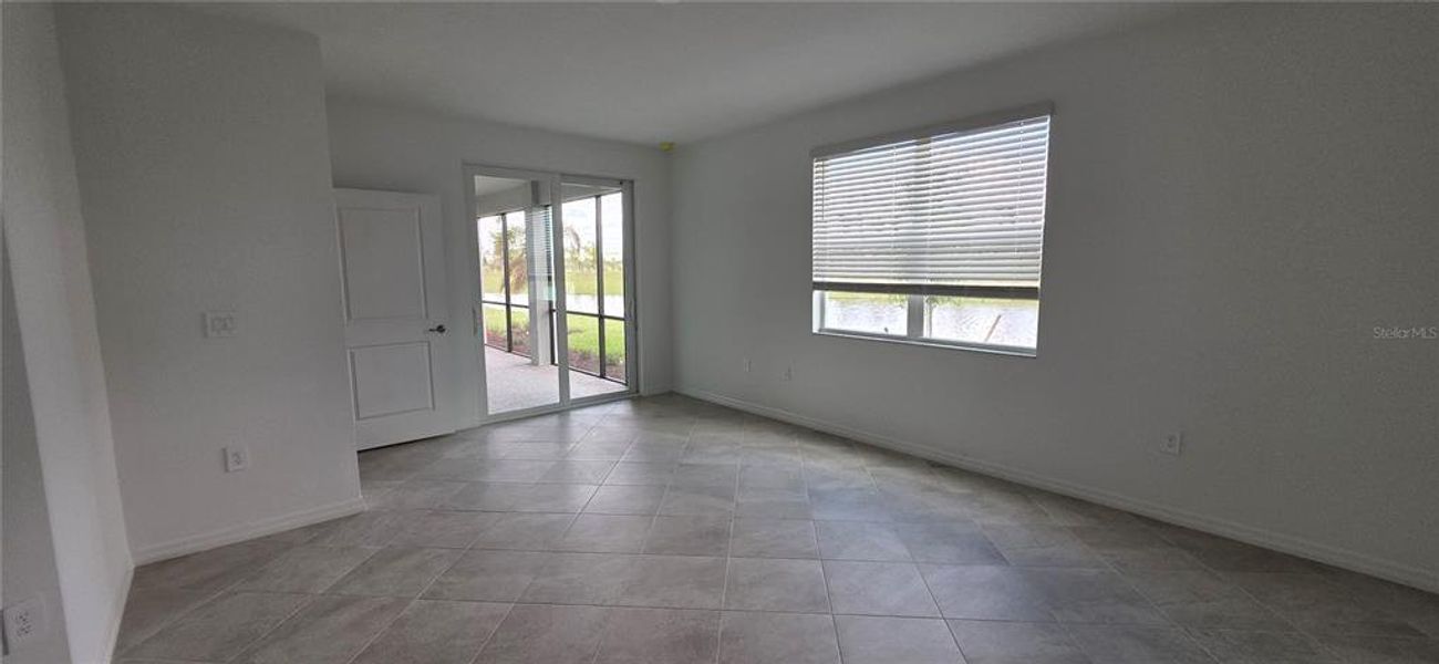 Spacious, unfurnished interior of a new home in Calusa Country Club, Lakewood Ranch (Image 16).