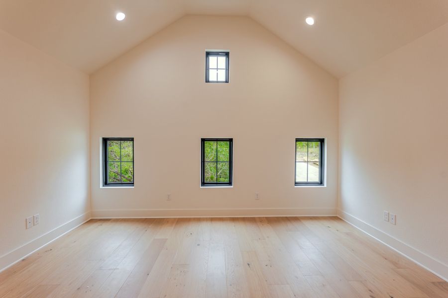 Spacious, unfurnished interior of a new home in Eagles Bluff, Weatherford (Image 33).