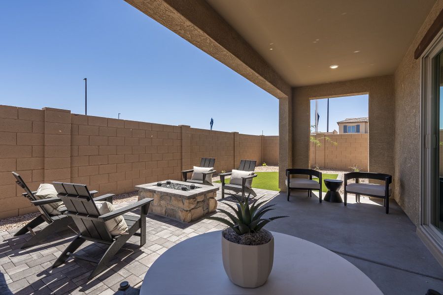 Representative exterior details of a home built from the 3 by Risewell Homes in Bella Storia, Gilbert (Image 4). Representative exterior details of a home built from the 3 by Risewell Homes in Bella Storia, Gilbert (Image 4).