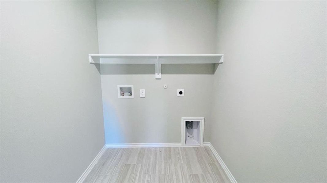 Spacious, unfurnished interior of a new home in Sunnycreek, Fort Worth (Image 20). Spacious, unfurnished interior of a new home in Sunnycreek, Fort Worth (Image 20).