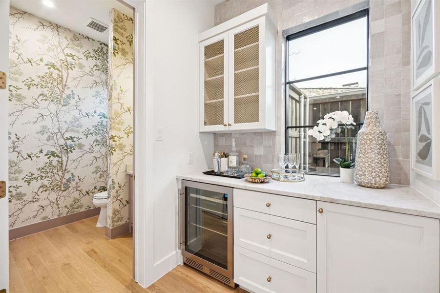 Furnished interior view inside a new home in , Dallas (Image 34).