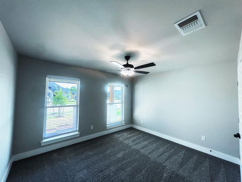 Spacious, unfurnished interior of a new home in Washington Meadows, Sherman (Image 8).