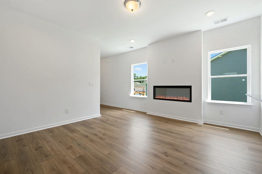 Spacious, unfurnished interior of a new home in Jackson Hills, Clarksville (Image 12).