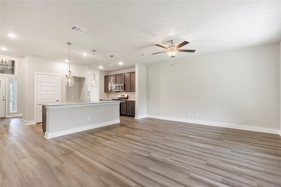 Spacious, unfurnished interior of a new home in Vintage Farms, Brenham (Image 19).