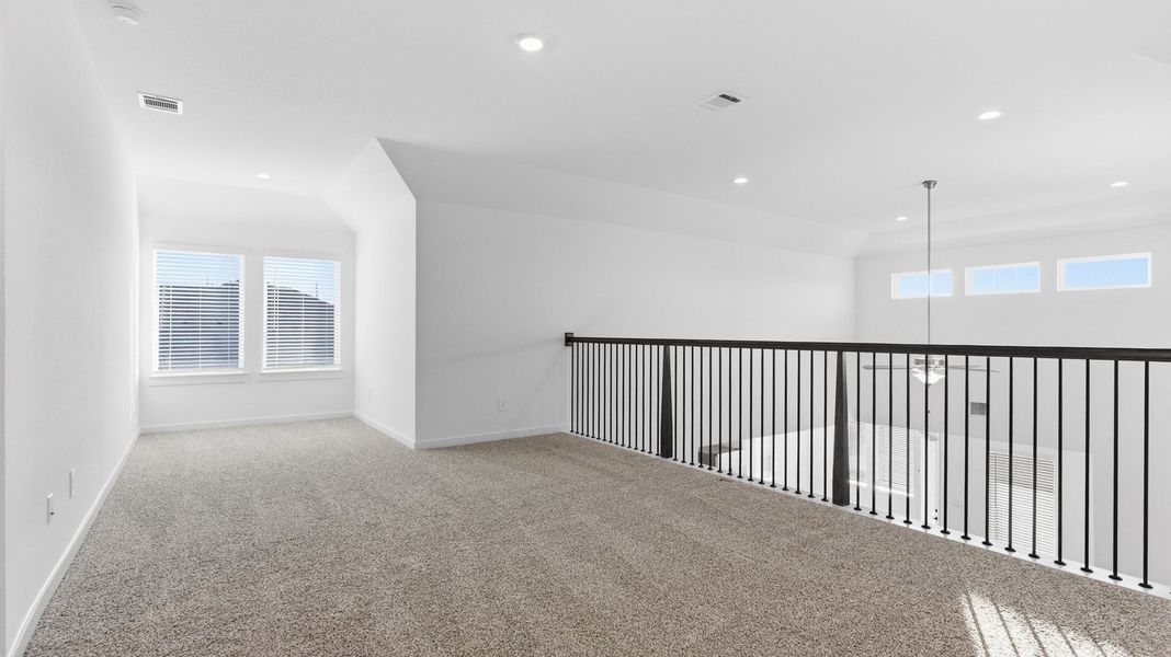 Spacious, unfurnished interior of a new home in Davis Harbor, League City (Image 18).