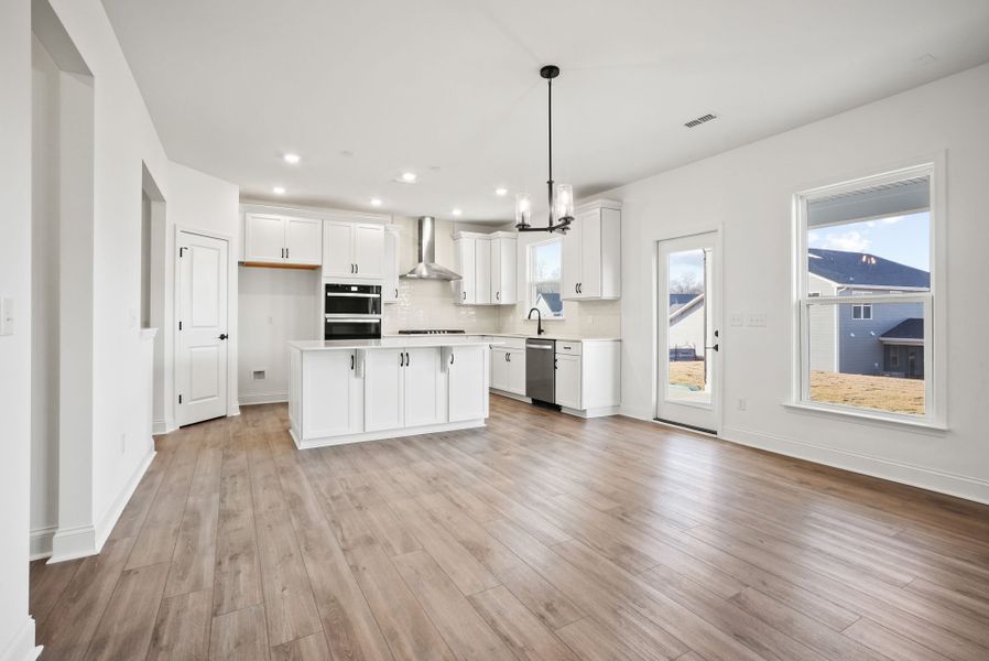 Spacious, unfurnished interior of a new home in Forest Creek, Waxhaw (Image 45).