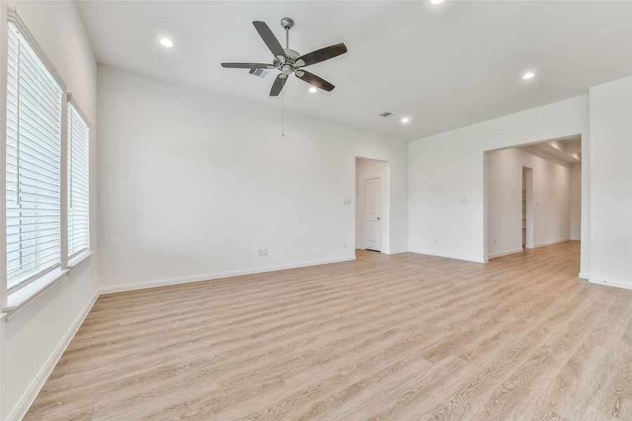 Spacious, unfurnished interior of a new home in King Oaks Village, Baytown (Image 14). Spacious, unfurnished interior of a new home in King Oaks Village, Baytown (Image 14).