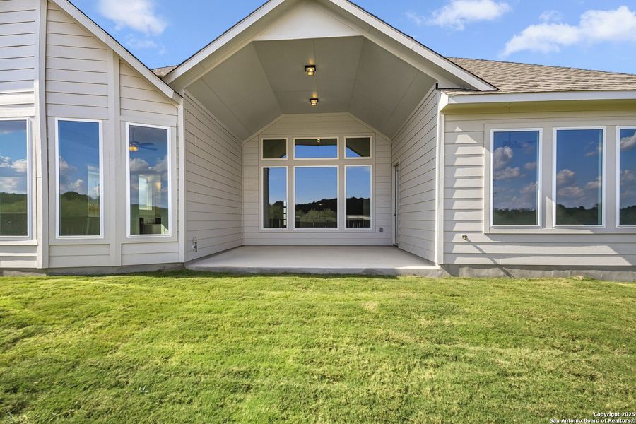 Exterior details and patio area of a home in Homestead, Schertz (Image 17).