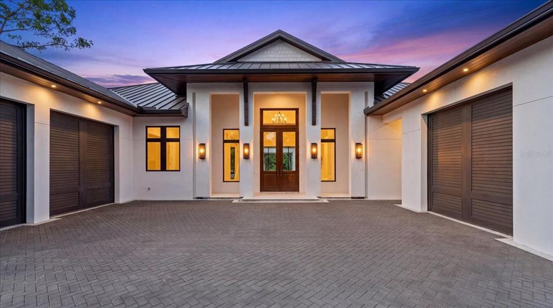 Exterior details and patio area of a home in , Sarasota (Image 3).