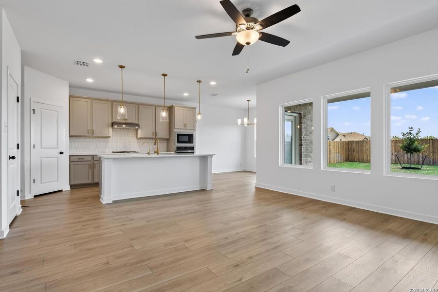 Spacious, unfurnished interior of a new home in Vista Ridge, Live Oak (Image 20). Spacious, unfurnished interior of a new home in Vista Ridge, Live Oak (Image 20).