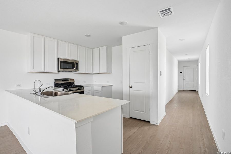 Furnished interior view inside a new home in Steelwood Trails, New Braunfels (Image 6).