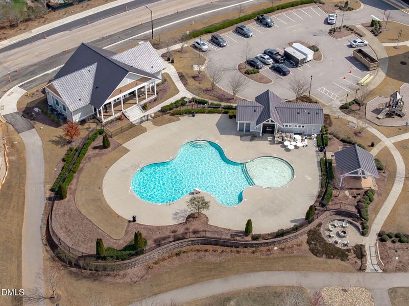 Clubhouse, pool and picnic area
