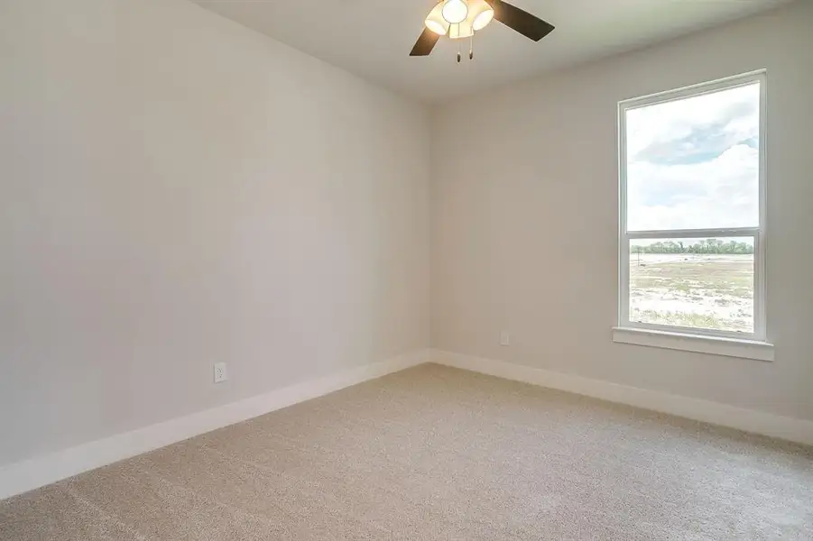 Spacious, unfurnished interior of a new home in Peaks at Lone Elm, Waxahachie (Image 24).