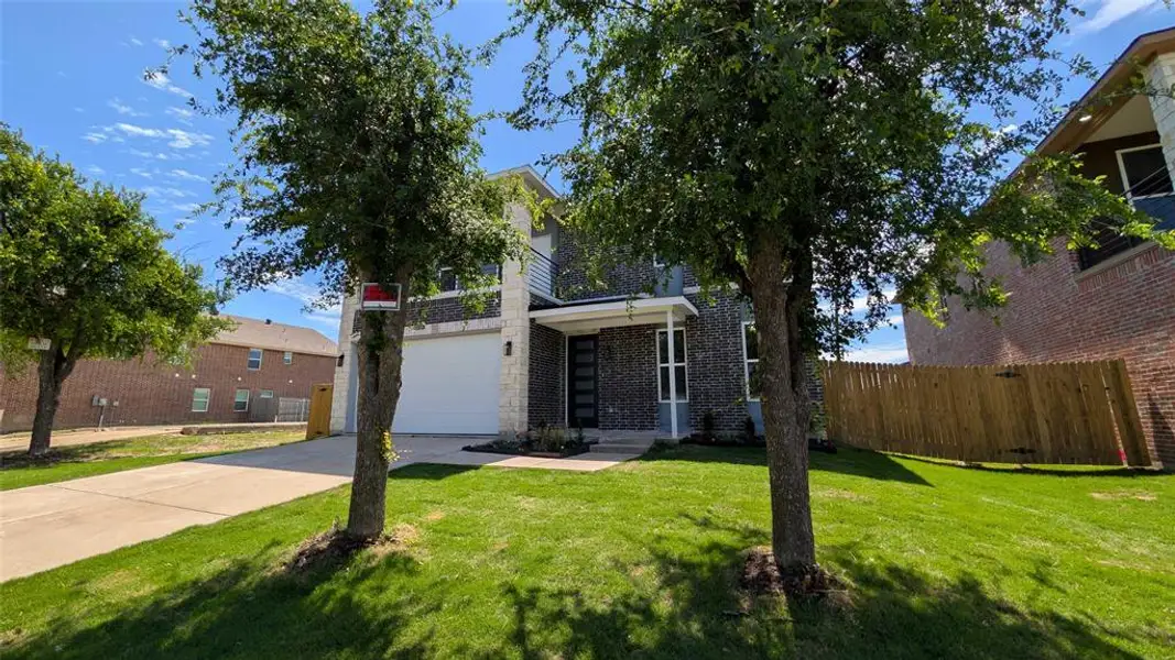 Exterior details and patio area of a home in , Balch Springs (Image 3).