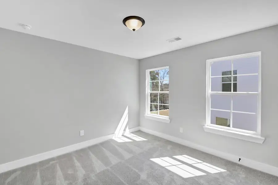 Spacious, unfurnished interior of a new home in Ashton Lakes, Lexington (Image 16).