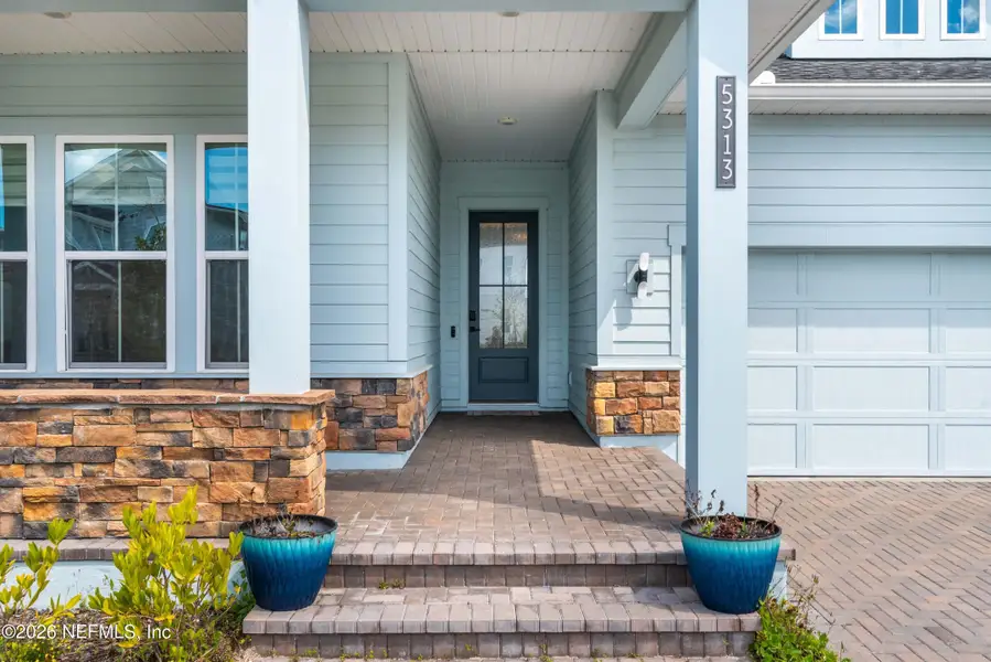 Exterior details and patio area of a home in , Jacksonville (Image 3).