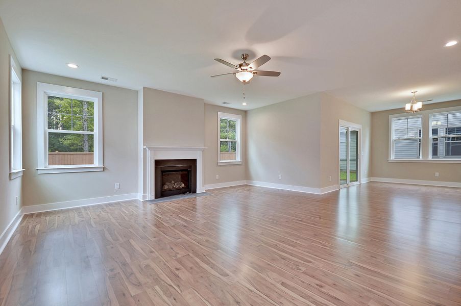 Spacious, unfurnished interior of a new home in Creek Pointe, Moncks Corner (Image 6).