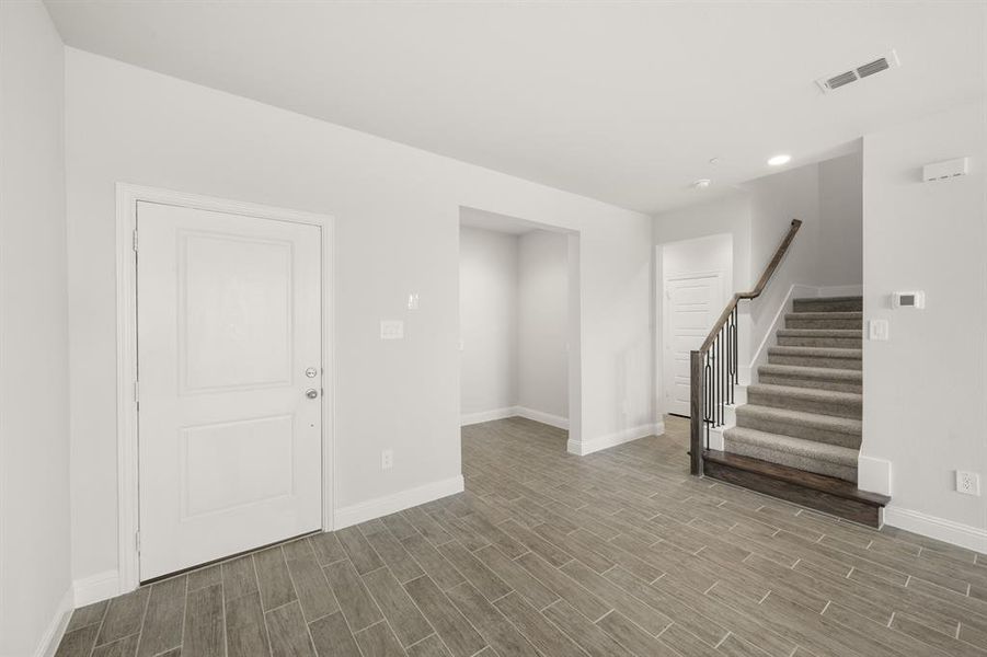 660 Sandiford- Entry-1 660 Sandiford- Entry-1