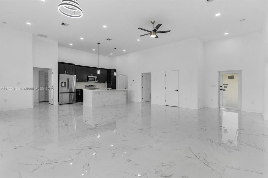 Spacious, unfurnished interior of a new home in , Lehigh Acres (Image 14).