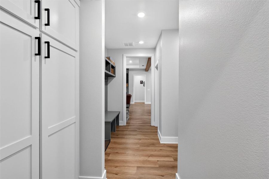 Spacious, unfurnished interior of a new home in , Kilgore (Image 23).