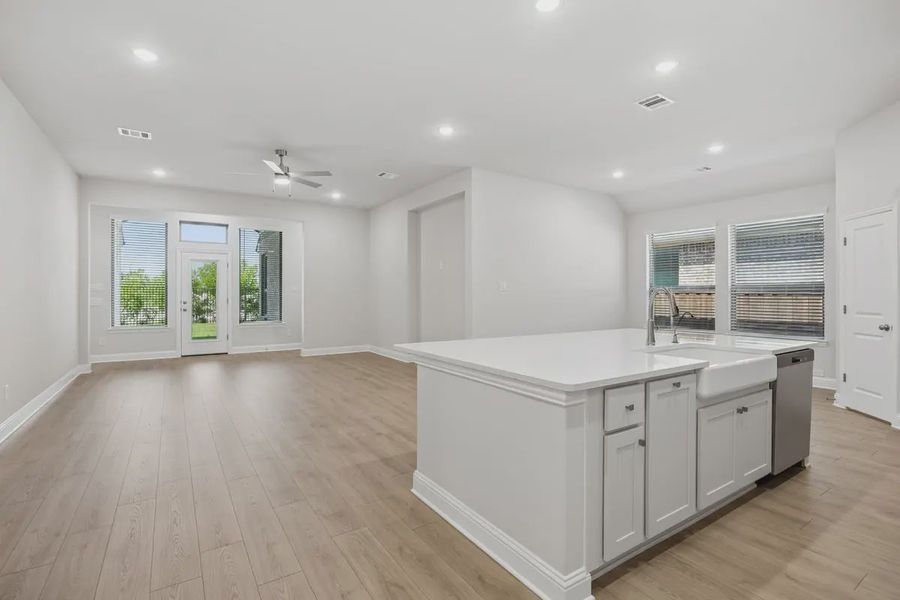 Spacious, unfurnished interior of a new home in Las Lomas, Forney (Image 14).