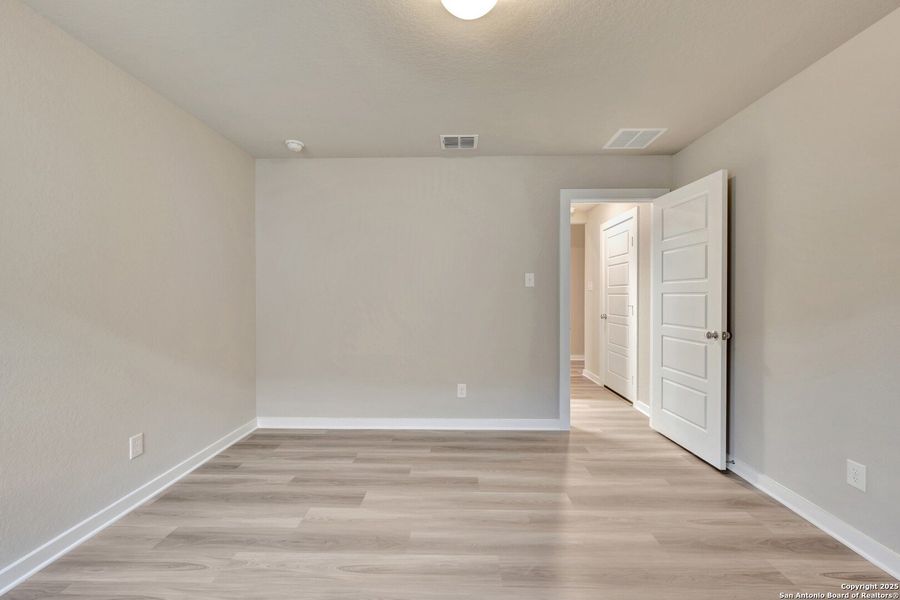 Spacious, unfurnished interior of a new home in Winding Brook, San Antonio (Image 30). Spacious, unfurnished interior of a new home in Winding Brook, San Antonio (Image 30).