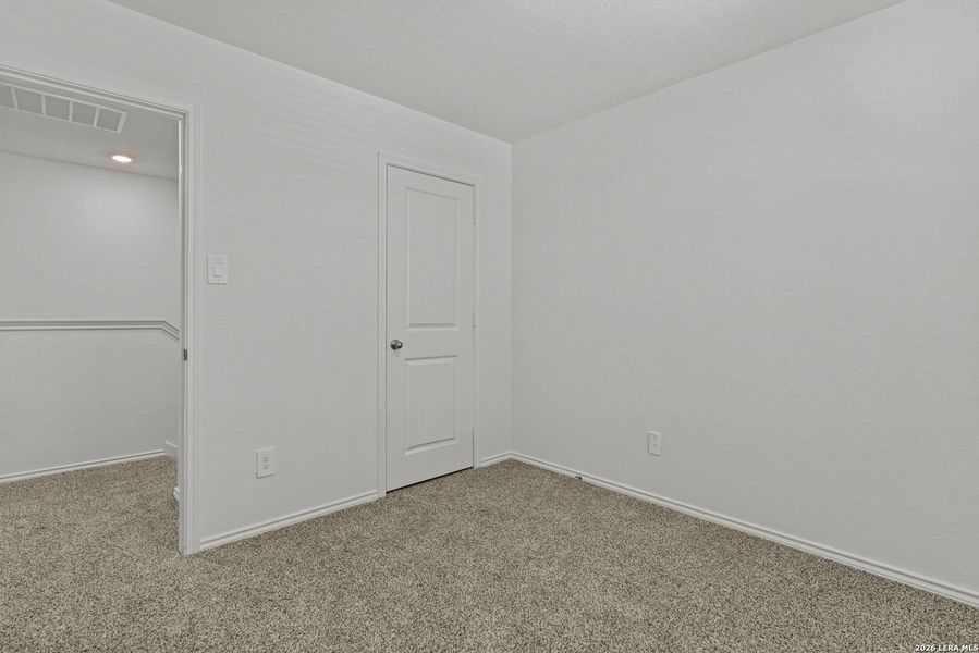Spacious, unfurnished interior of a new home in Stonehill, San Antonio (Image 20).
