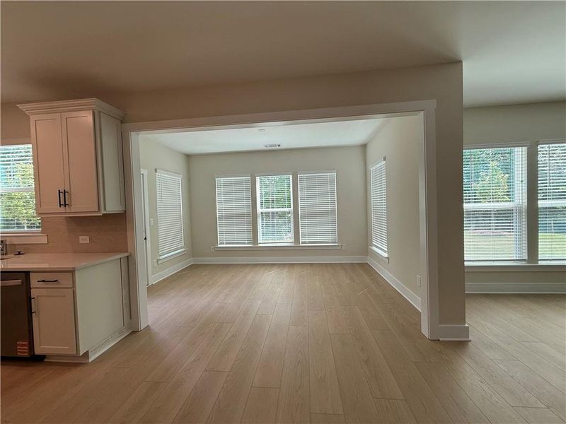 Spacious, unfurnished interior of a new home in Rose Creek, Cumming (Image 9).