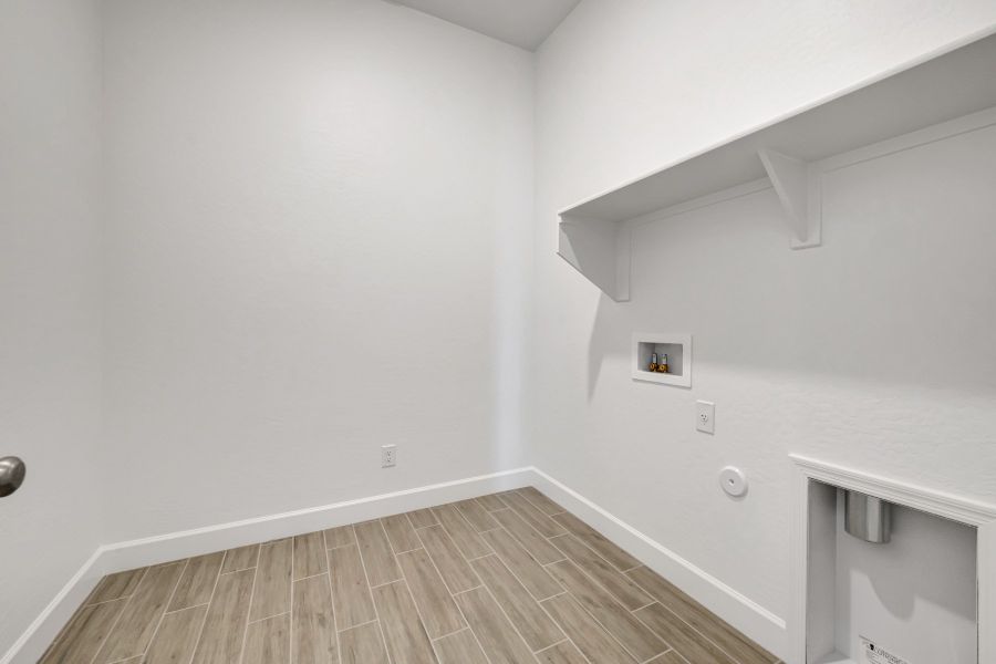 Spacious, unfurnished interior of a new home in Tavolo at Soleo, San Tan Valley (Image 10).