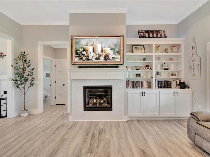 Furnished interior view inside a new home in , Diboll (Image 12).