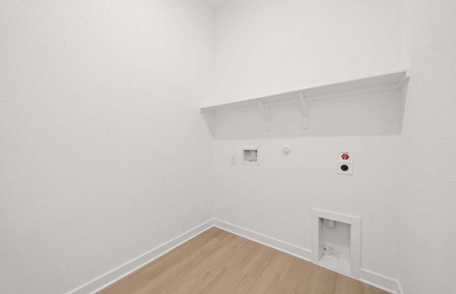 Spacious, unfurnished interior of a new home in 6 Creeks, Kyle (Image 31).