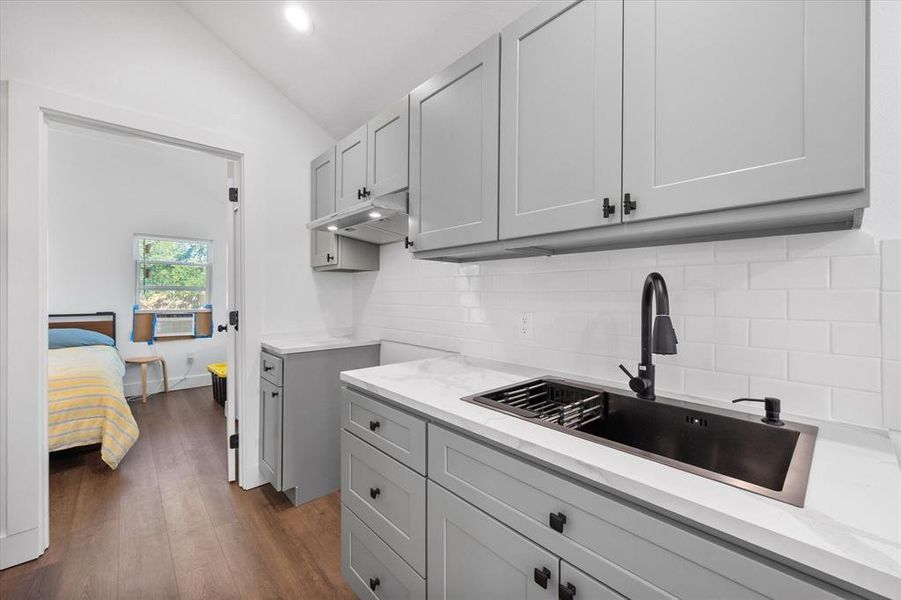 Furnished interior view inside a new home in , Mexia (Image 7).
