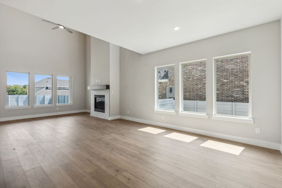 Spacious, unfurnished interior of a new home in Painted Tree Lakeside, McKinney (Image 18).