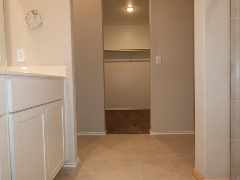 Spacious, unfurnished interior of a new home in Cascades at Onion Creek, Austin (Image 7). Spacious, unfurnished interior of a new home in Cascades at Onion Creek, Austin (Image 7).