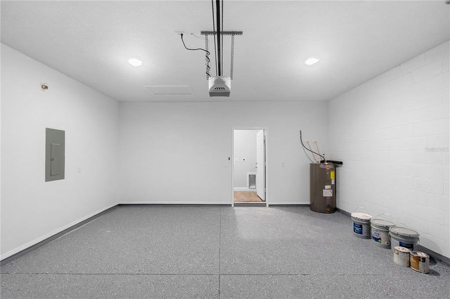 Spacious, unfurnished interior of a new home in , Deland (Image 33).