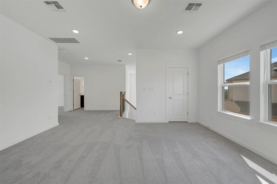 Spacious, unfurnished interior of a new home in Heritage, Dripping Springs (Image 21).
