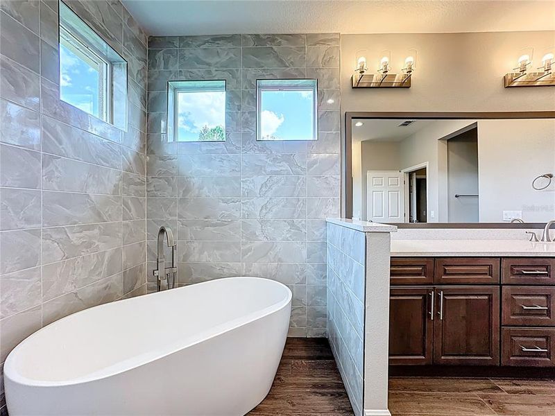 Furnished interior view inside a new home in , Orlando (Image 13).