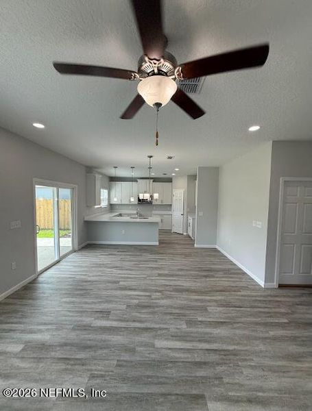 Spacious, unfurnished interior of a new home in , Jacksonville (Image 6).