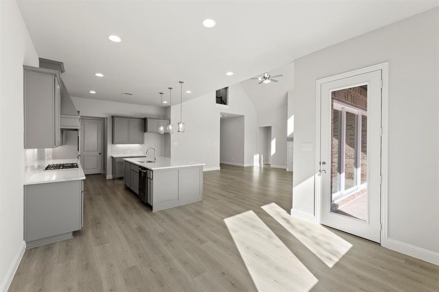 13. 2219 Morris - Dining (2) 13. 2219 Morris - Dining (2)