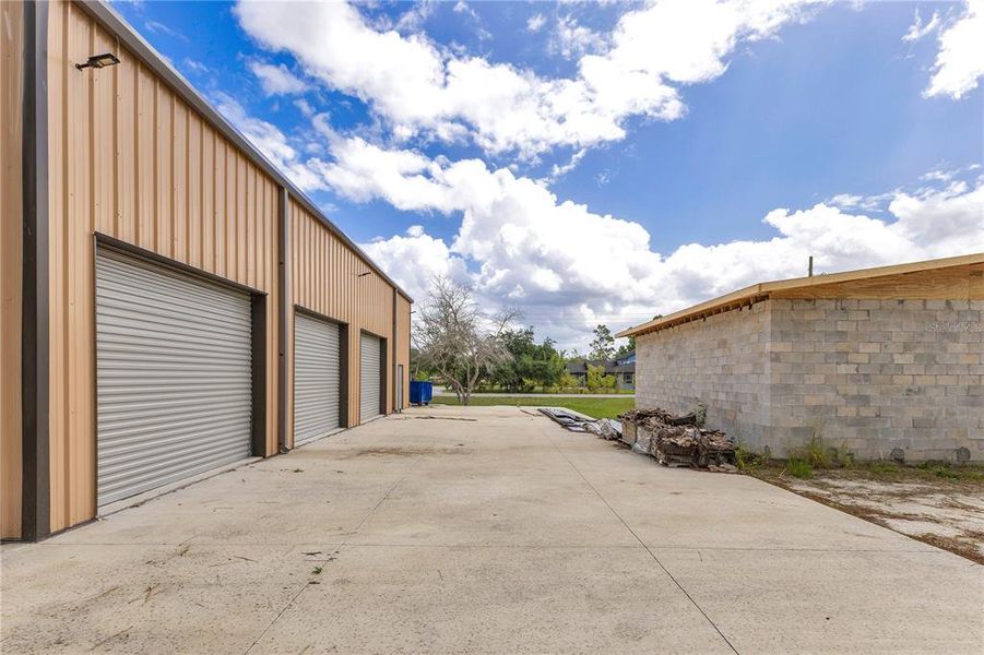 Exterior details and patio area of a home in , Orlando (Image 26).