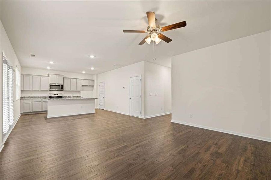 Spacious, unfurnished interior of a new home in Oakchase at Hampton, Hampton (Image 52).