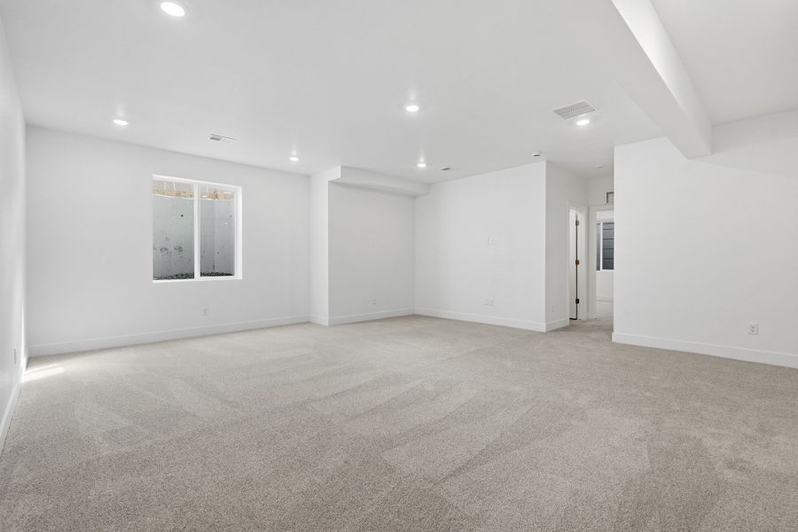 Spacious, unfurnished interior of a new home in Trailstone, Arvada (Image 21).