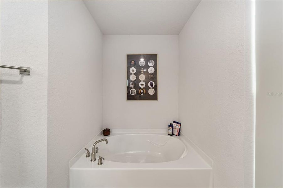 Close-up of interior finishes inside a home in , Ocala (Image 19). Close-up of interior finishes inside a home in , Ocala (Image 19).