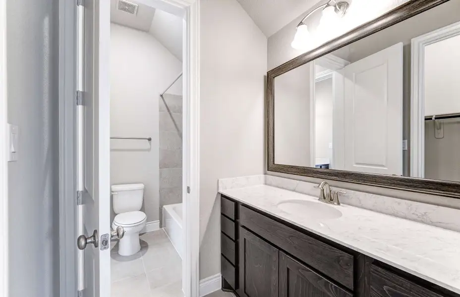 Representative furnished interior of a home built from the 2909 by Ravenna Homes in The Woodlands Hills 65′, Willis (Image 16). Representative furnished interior of a home built from the 2909 by Ravenna Homes in The Woodlands Hills 65′, Willis (Image 16).