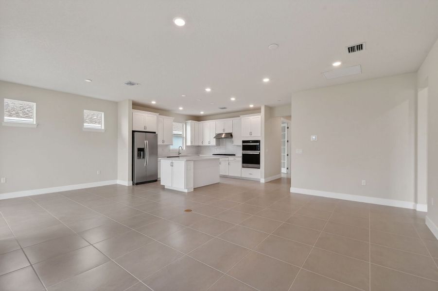 Spacious, unfurnished interior of a new home in Del Webb Tradition, Port St. Lucie (Image 55).