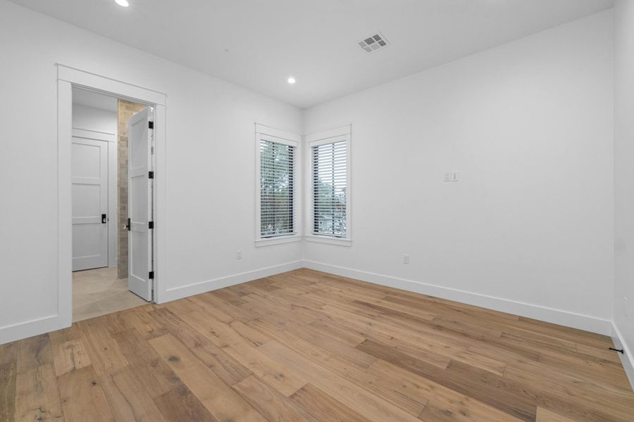 Spacious, unfurnished interior of a new home in , Dripping Springs (Image 18).