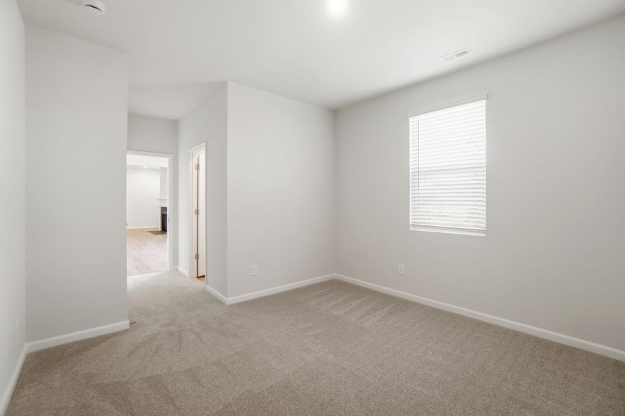 Spacious, unfurnished interior of a new home in Waxhaw Landing, Monroe (Image 20).