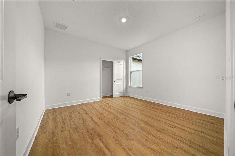 Spacious, unfurnished interior of a new home in , Weeki Wachee (Image 59).