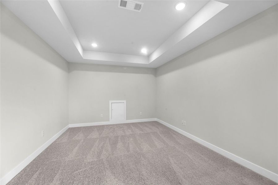 Spacious, unfurnished interior of a new home in Sienna, Missouri City (Image 18).